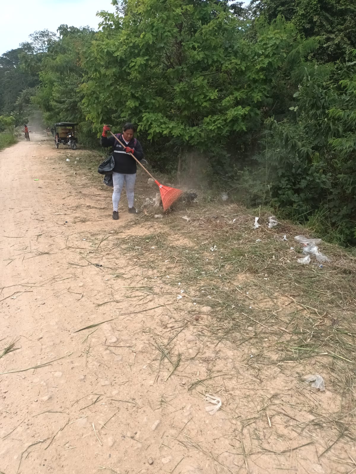 MUNICIPALIDAD DE MORALES REALIZA TRABAJOS DE DESMALEZADO Y LIMPIEZA DEL SECTOR METOVADO ACCESO AL RÍO CUMBAZA. 